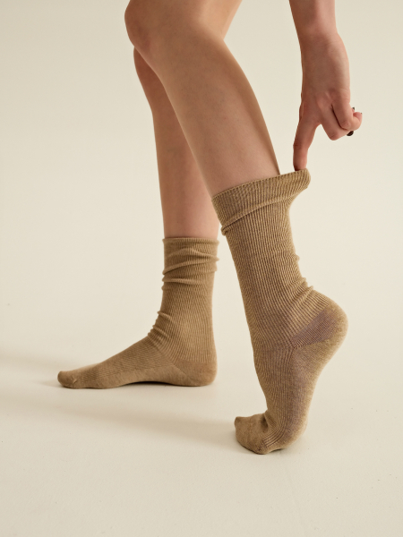 Бесшовные носки в рубчик бежевый