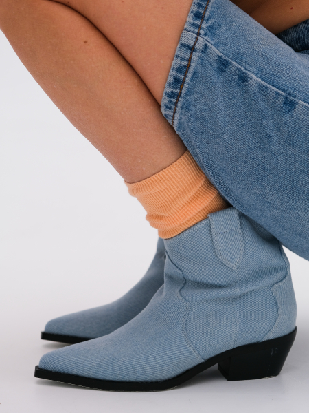 Бесшовные носки в рубчик оранжевый