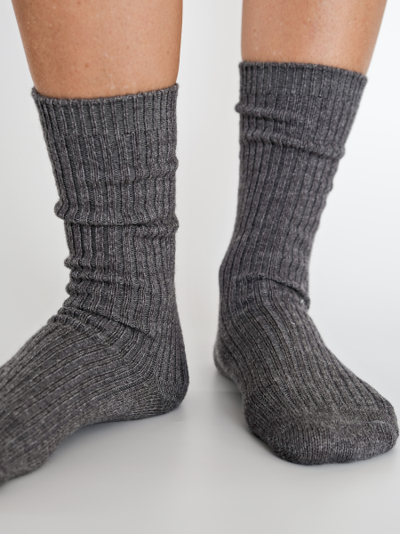 Уютные носки из шерсти серый
