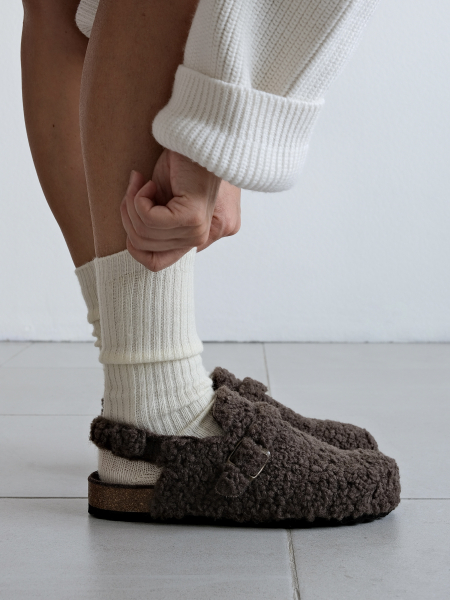 Уютные носки из шерсти молочный