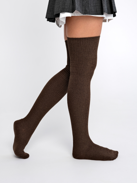 Высокие гольфы в рубчик коричневый подробно