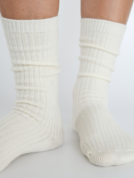 Уютные носки из шерсти молочный