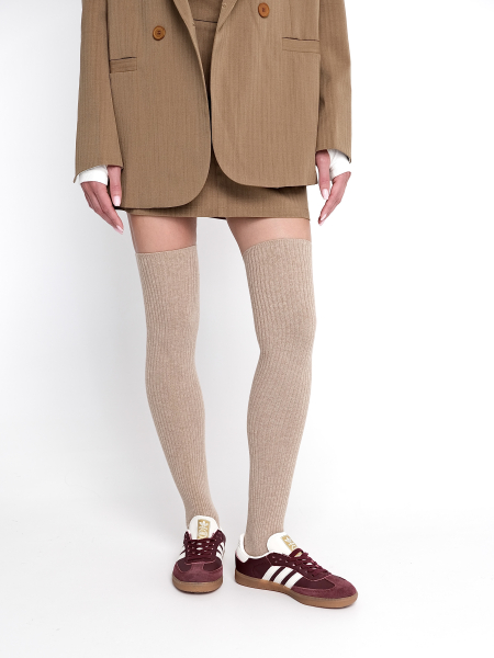Высокие гольфы в рубчик бежевый подробно