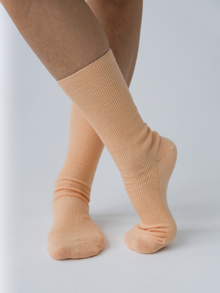 Бесшовные носки в рубчик оранжевый